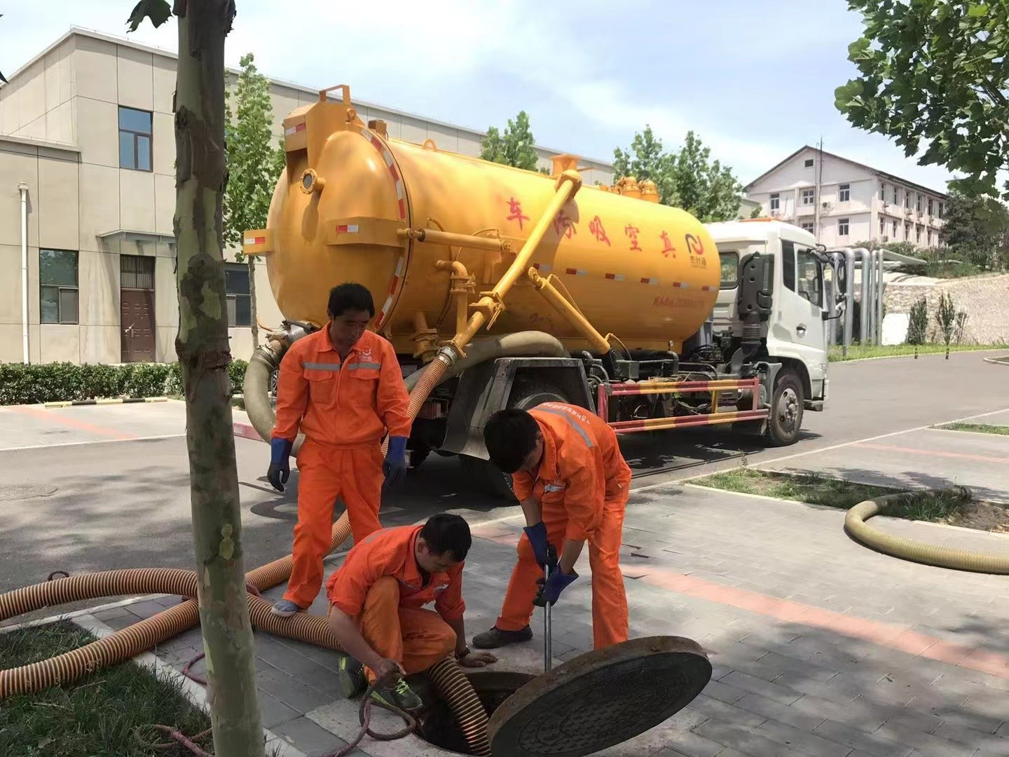 阿克陶化粪池清理与5-8吨吸粪车施工效率分析